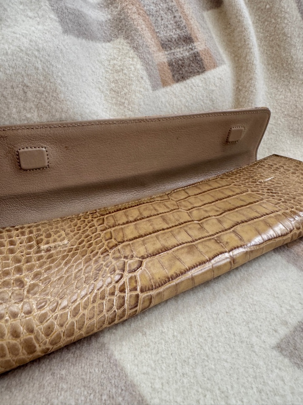 Vintage Abas Croc-Embossed Beige-Tan Envelope Clutch - Picture 4 of 6